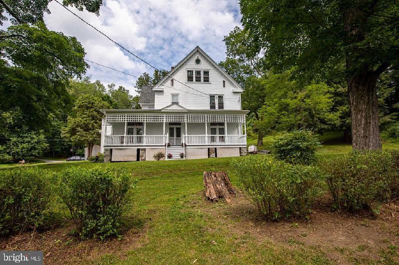 Featured image of post We Bought a House!